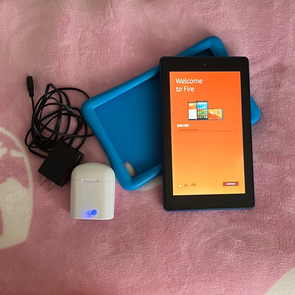Kindle Fire HD 7 with Case and wireless earbuds (Price Firm)